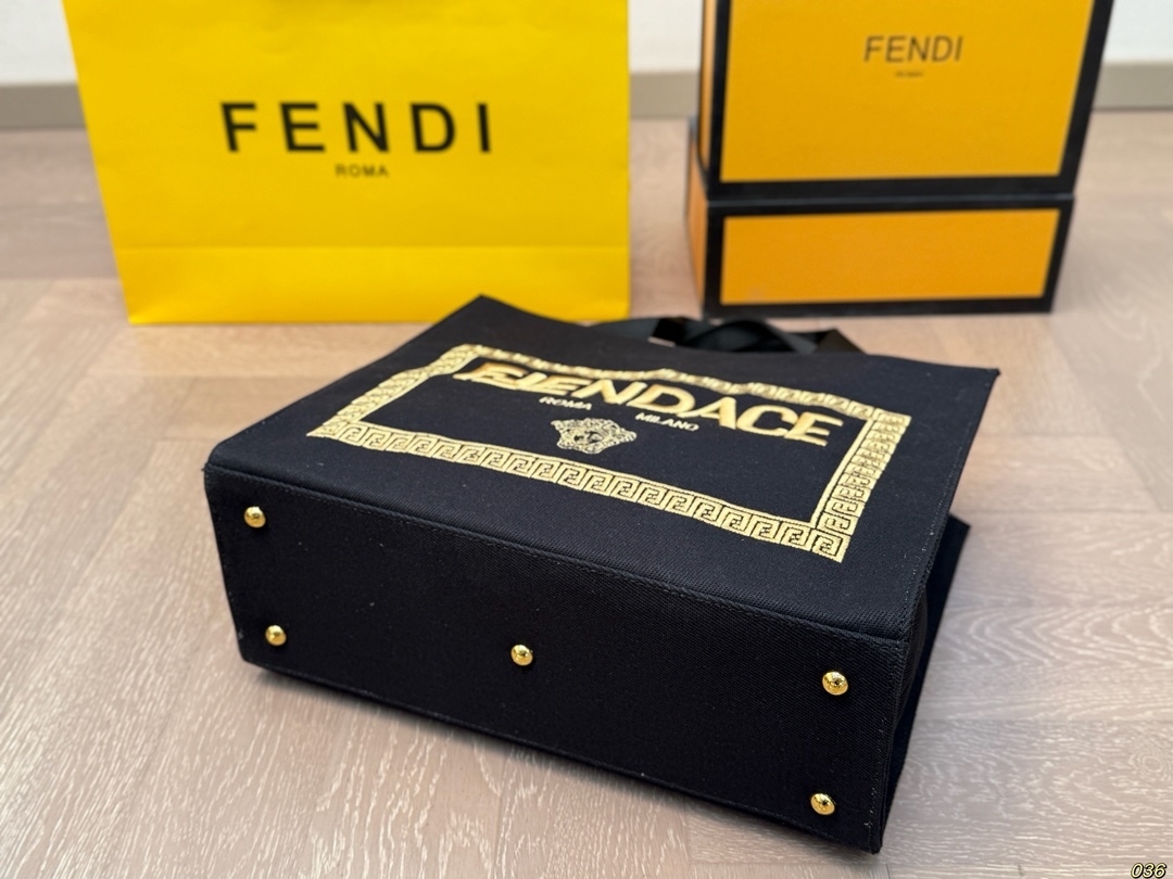【FENDI x VERSACE旗艦店】FENDACE 連名のトートバッグ
