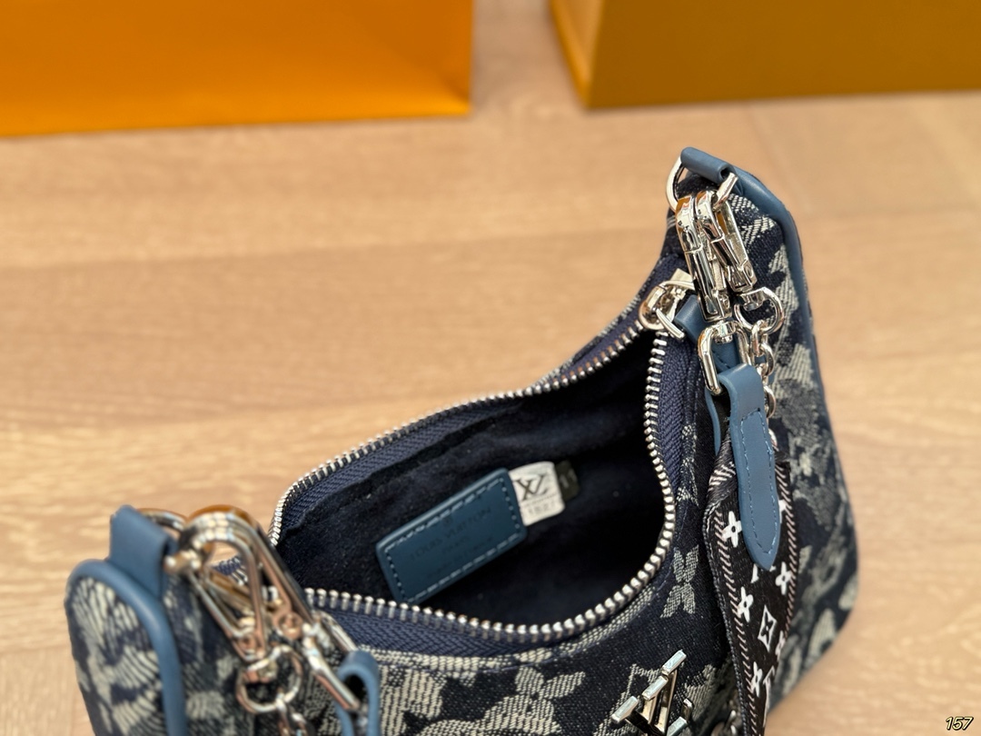 LOUIS VUITTON ルイヴィトン 3つに1つ腋の下バッグ