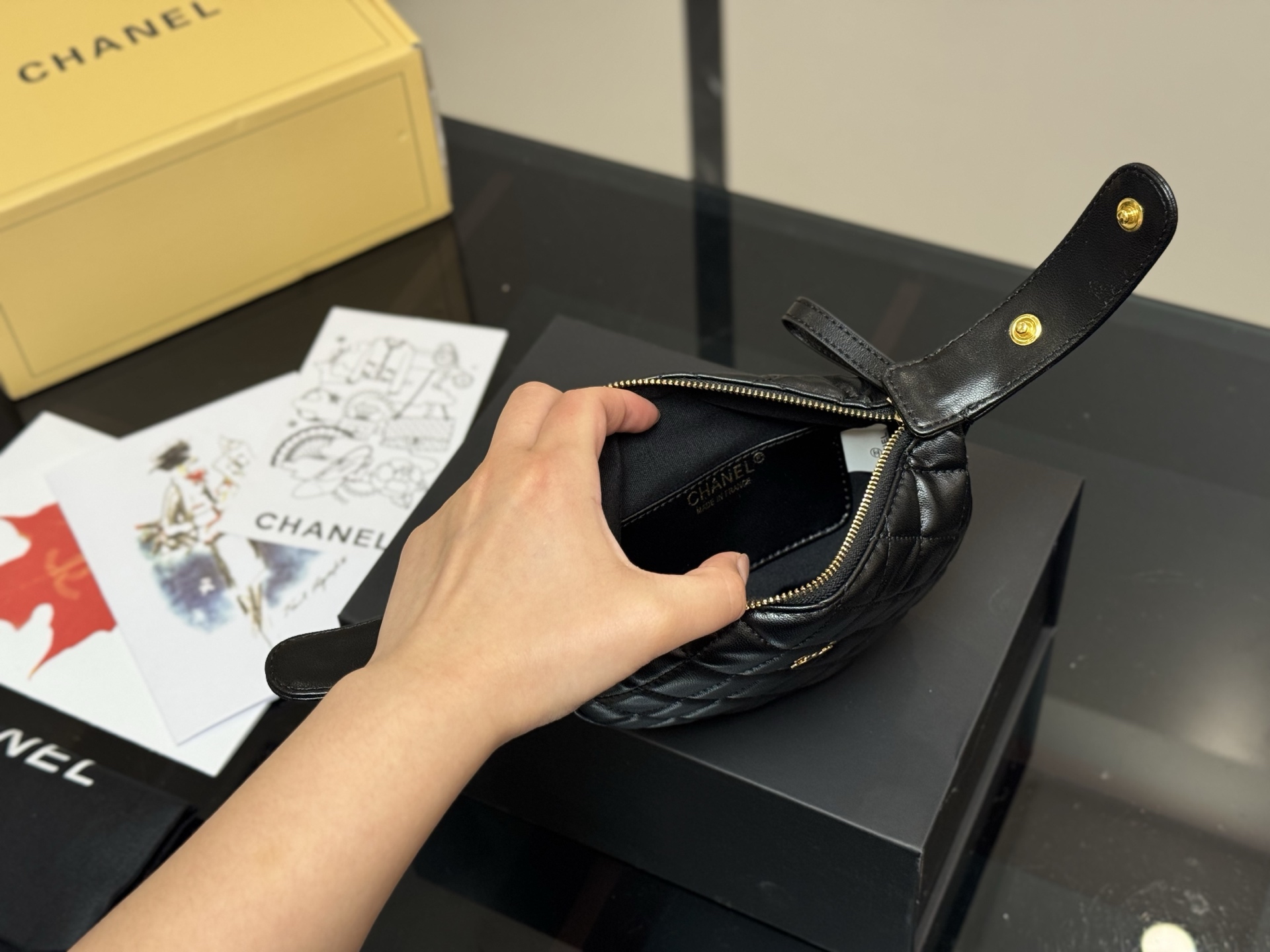 【CHANEL公式旗艦店】シャネル 23C pouch ハンドバッグ