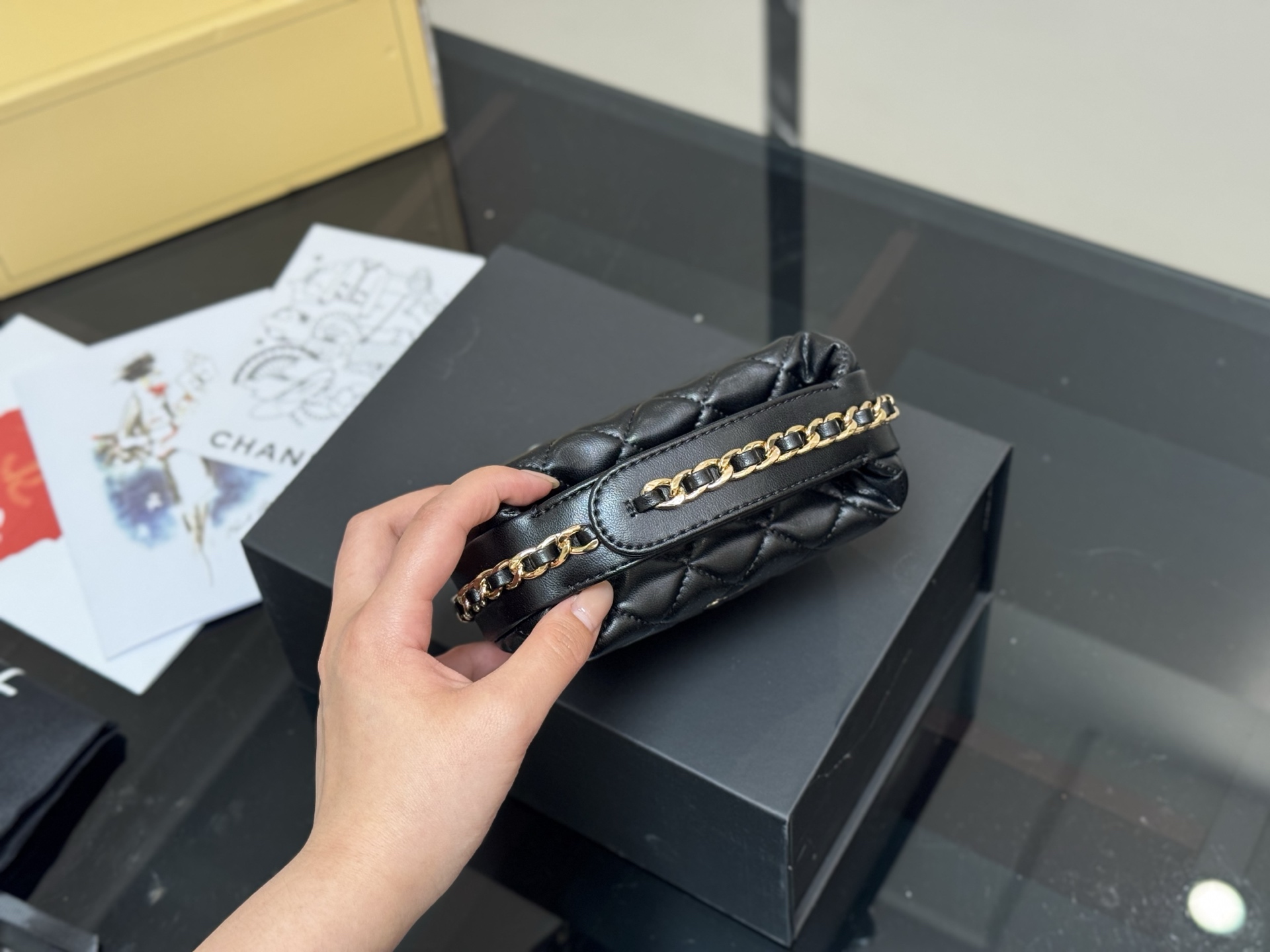 【CHANEL公式旗艦店】シャネル 23C pouch ハンドバッグ