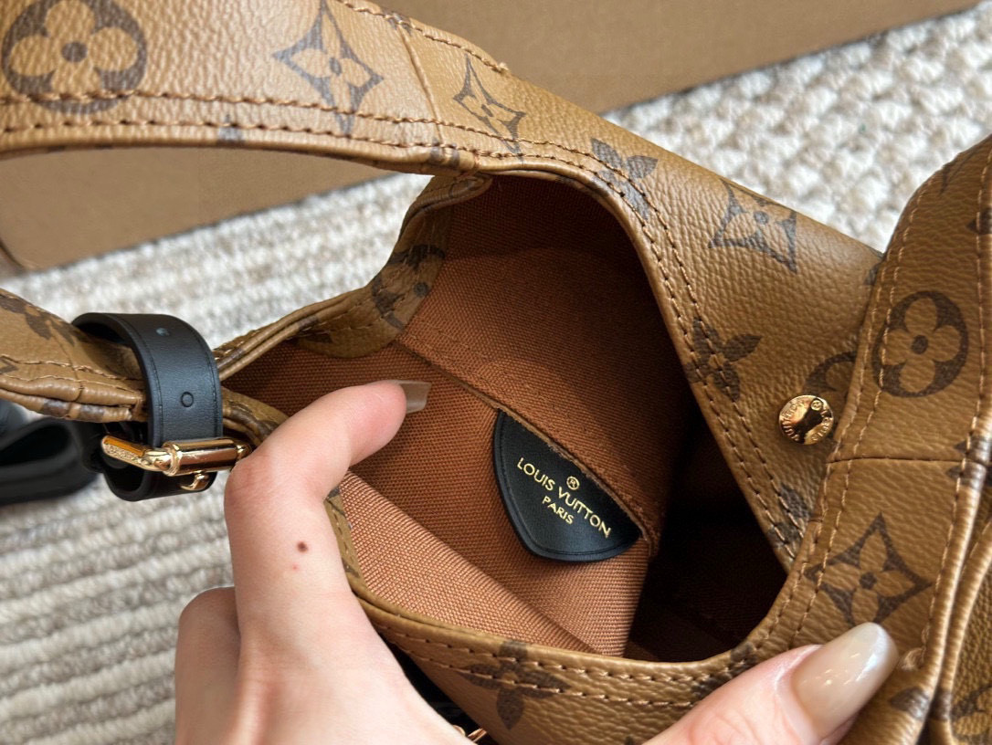 LOUIS VUITTON ルイヴィトン Atlantis BB M46816 ハンドバッグ