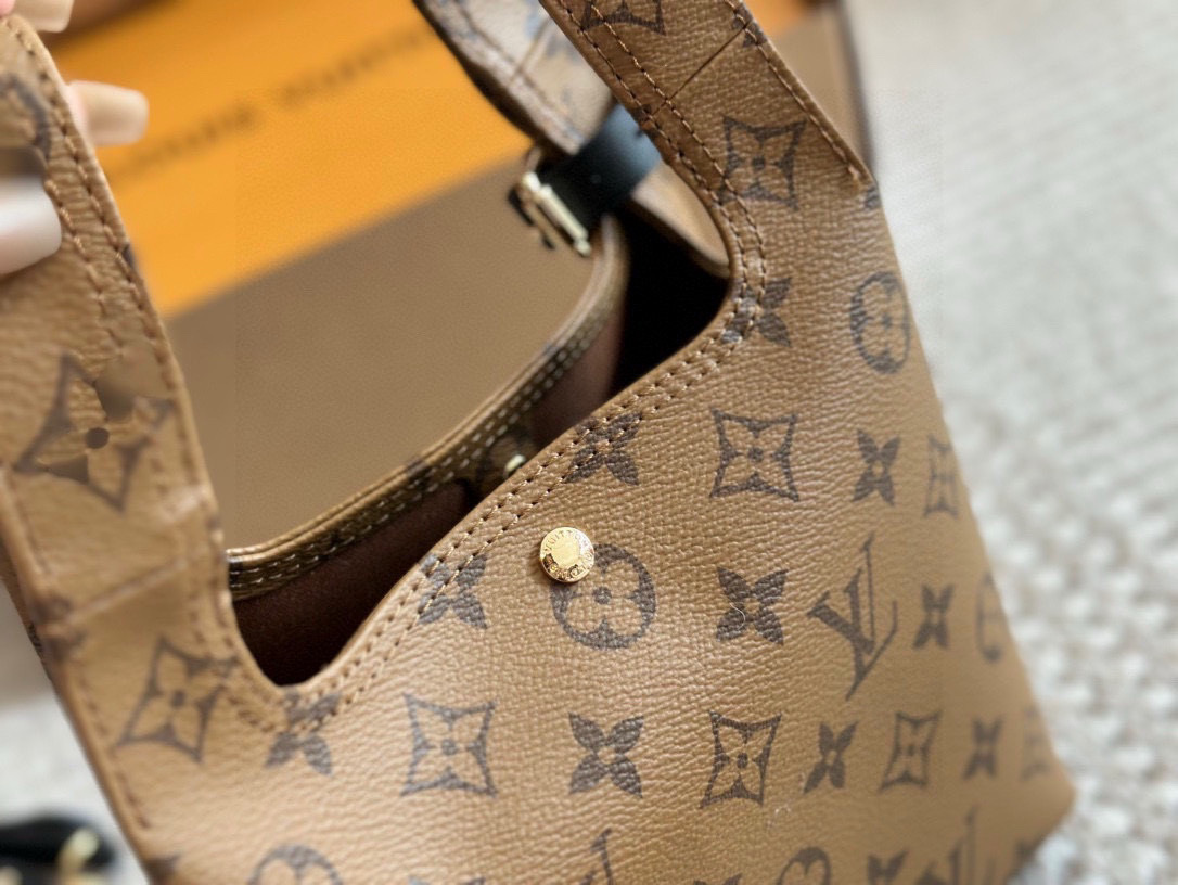 LOUIS VUITTON ルイヴィトン Atlantis BB M46816 ハンドバッグ