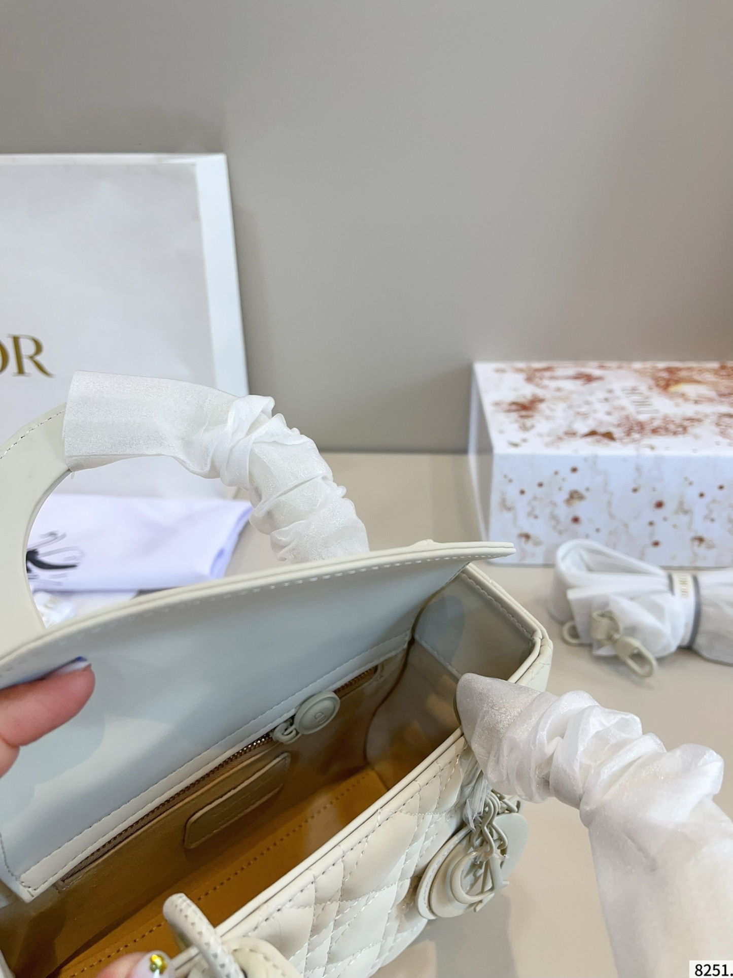 【DIOR旗艦店】ディオール Lady ハンドバッグ 21*9*18cm