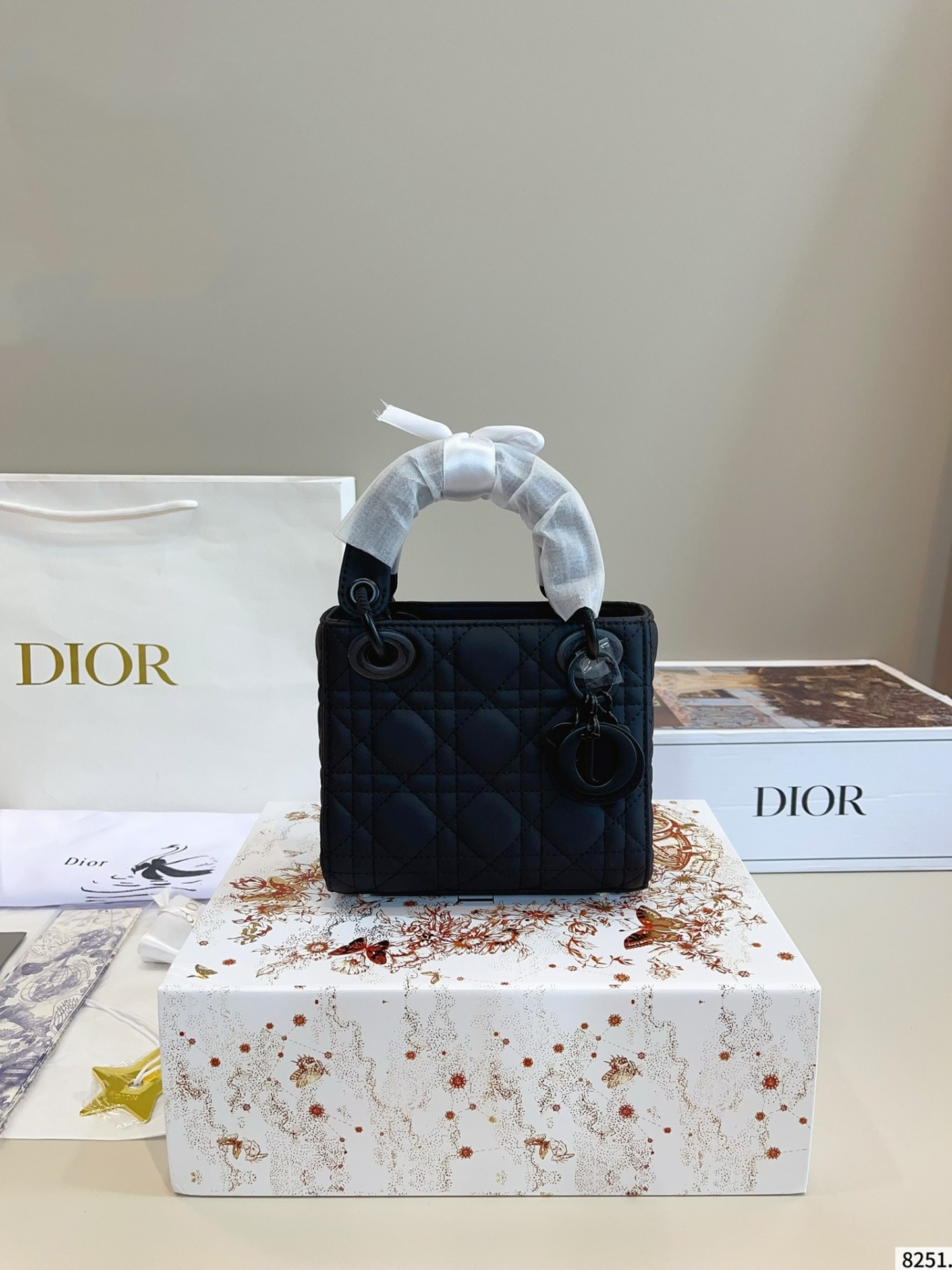 【DIOR旗艦店】ディオール Lady ハンドバッグ 17*8*14cm