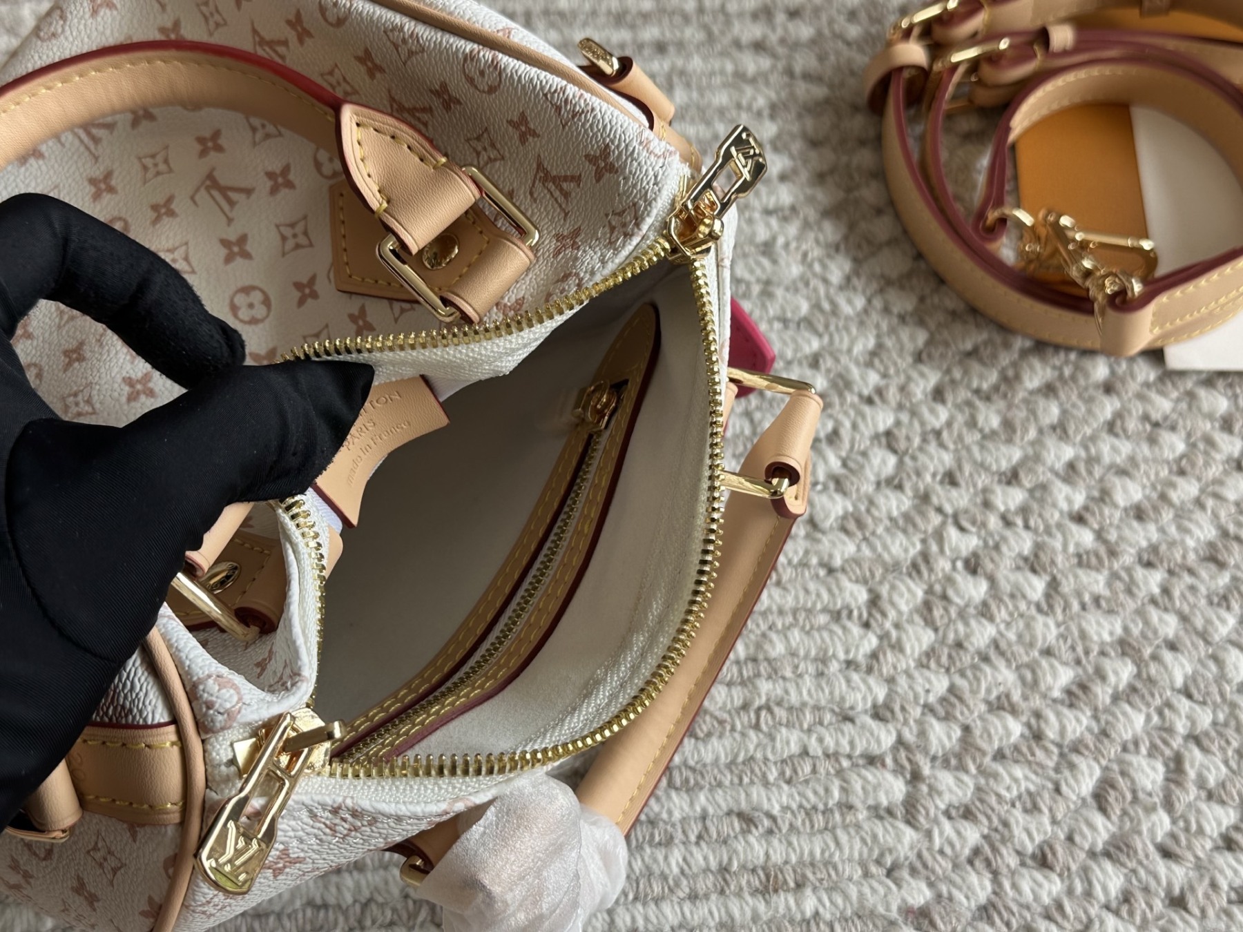 LOUIS VUITTON ルイヴィトン  SPEEDY 20 クロスボディバッグ