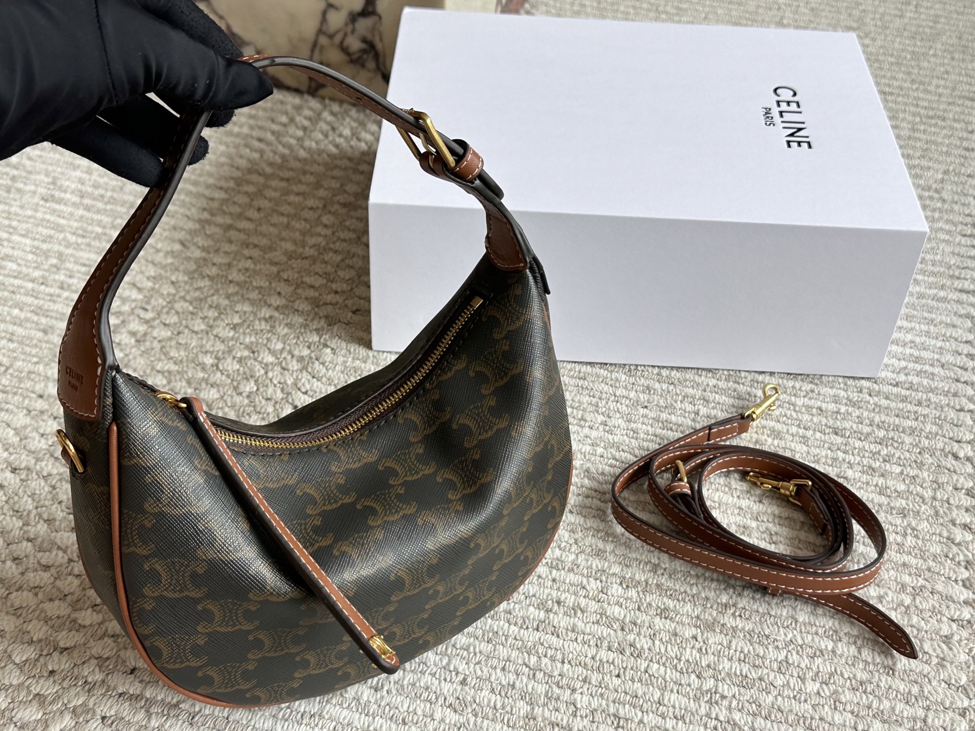 【CELINE公式旗艦店】セリーヌ 新作わきバッグ 3色