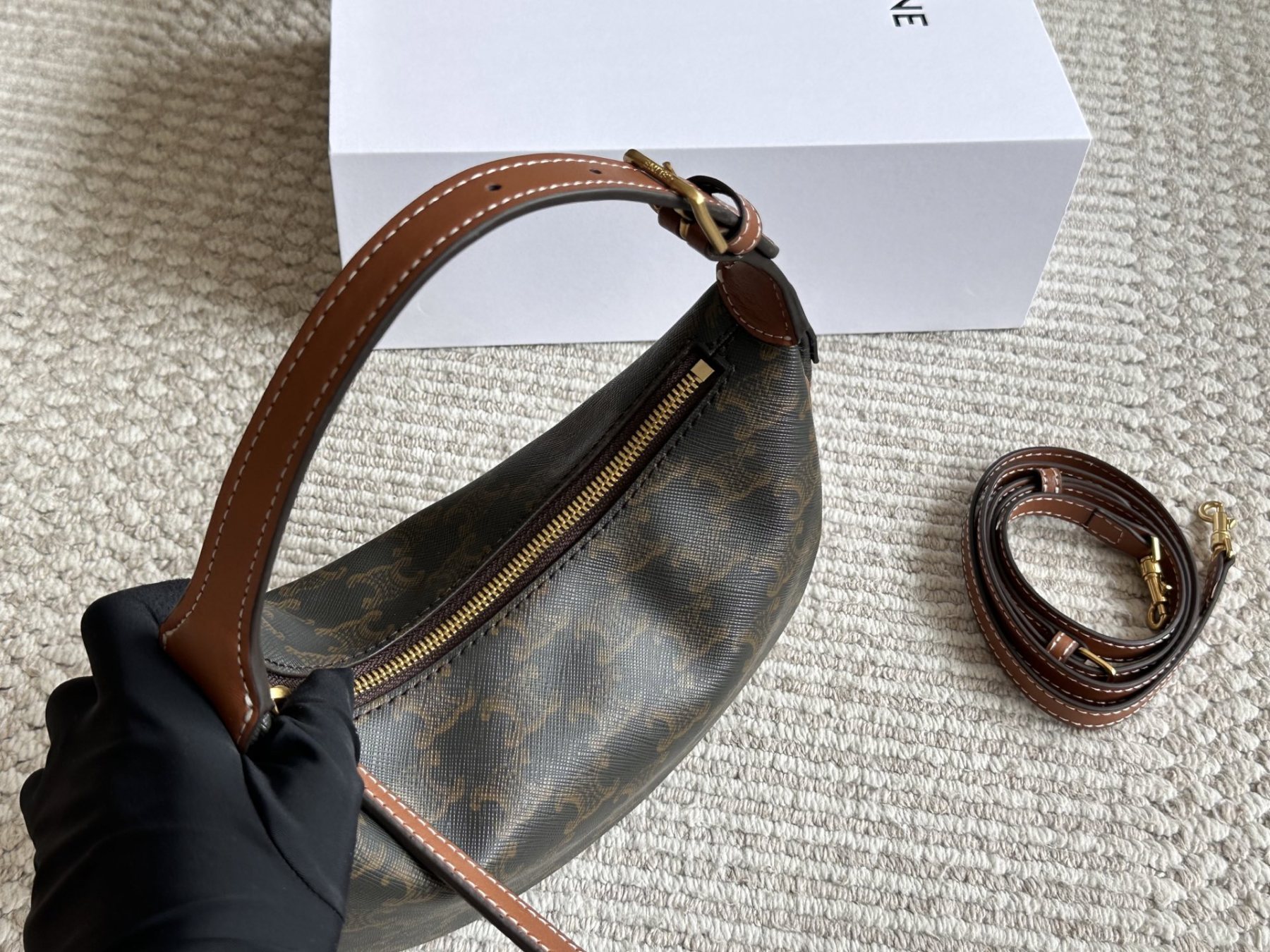 【CELINE公式旗艦店】セリーヌ 新作わきバッグ 3色