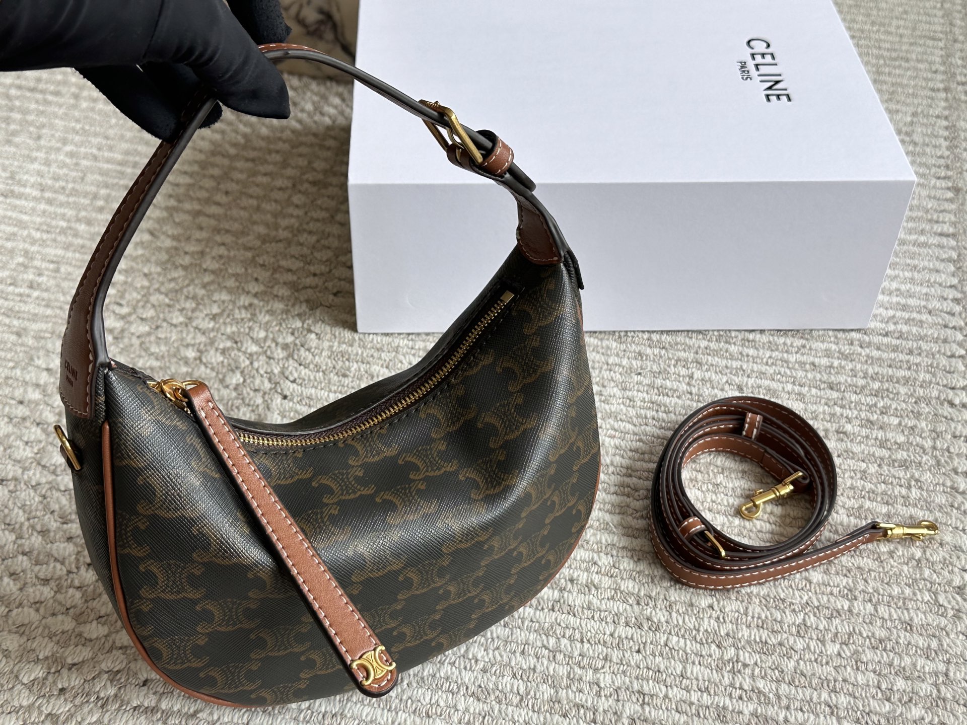 【CELINE公式旗艦店】セリーヌ 新作わきバッグ 3色