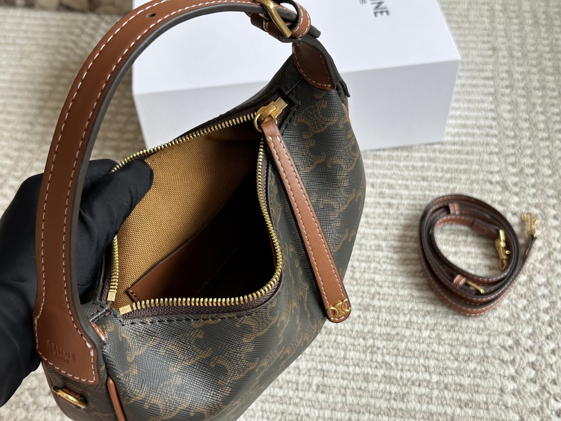 【CELINE公式旗艦店】セリーヌ 新作わきバッグ 3色