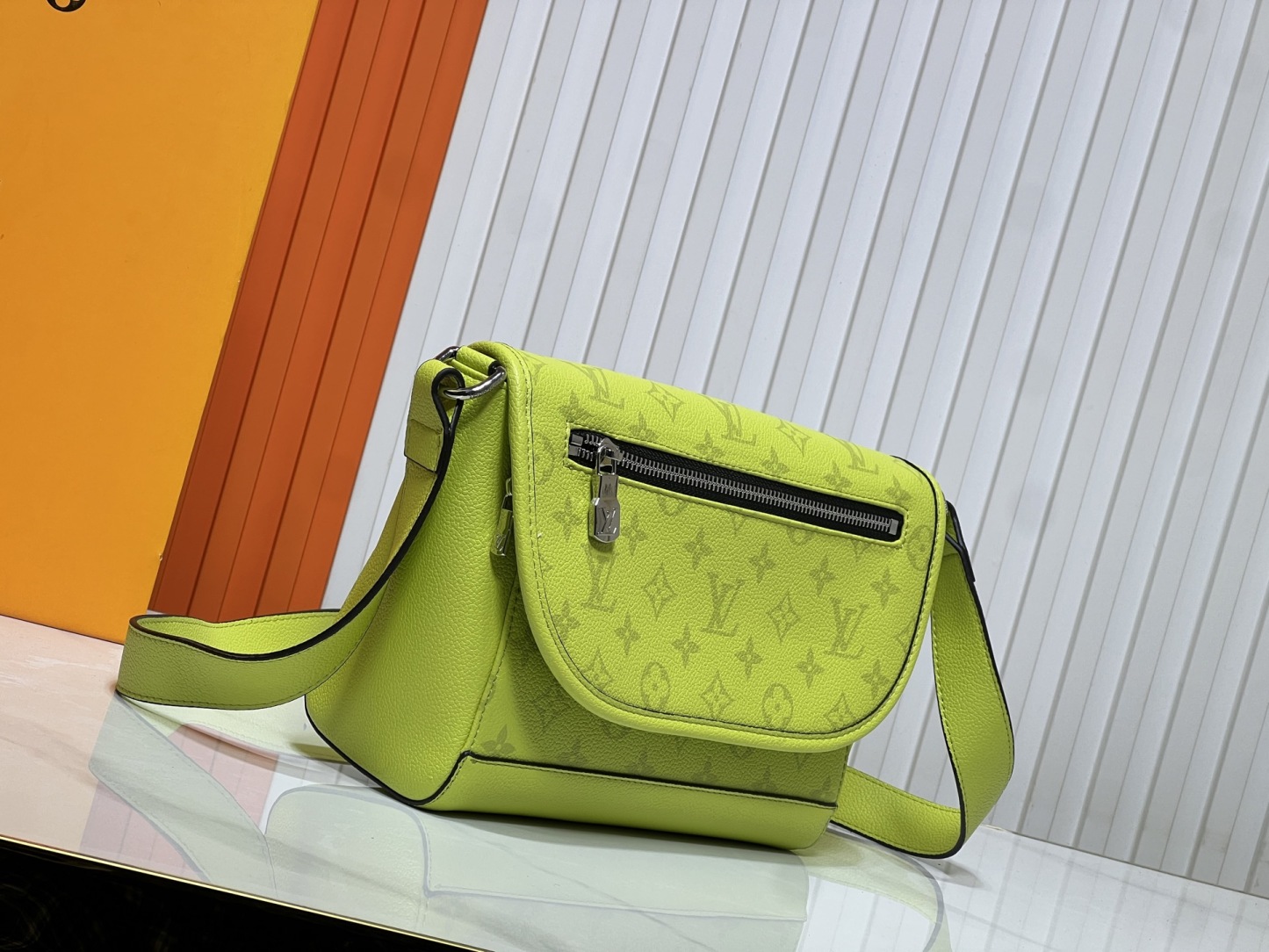 LOUIS VUITTON ルイヴィトン PULSE ショルダーバッグ M14079