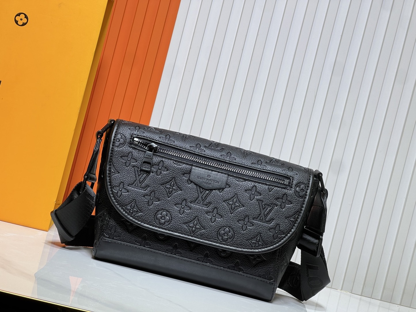 LOUIS VUITTON ルイヴィトン PULSE ショルダーバッグ M14874 M12636