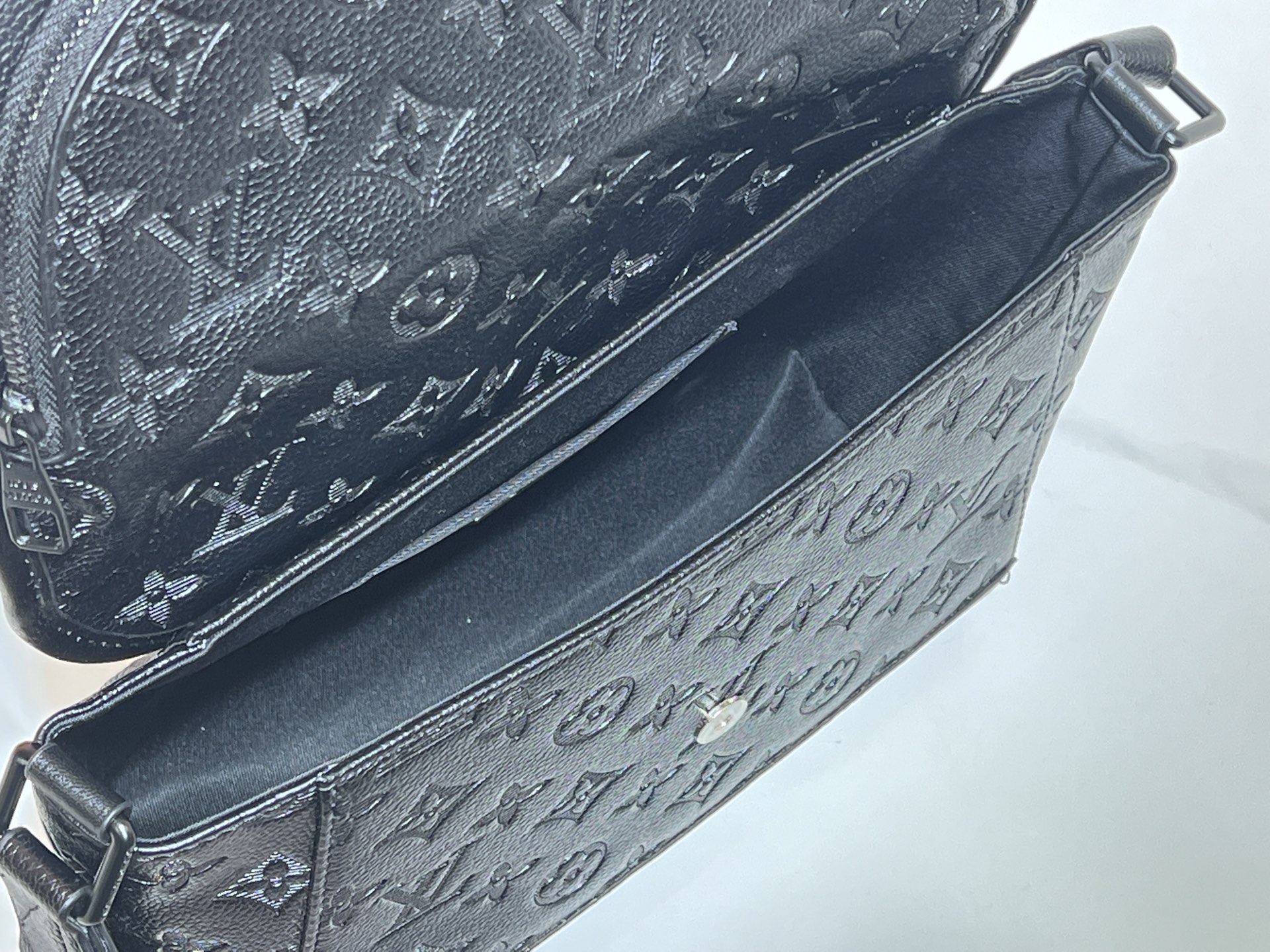 LOUIS VUITTON ルイヴィトン PULSE ショルダーバッグ M14874 M12636