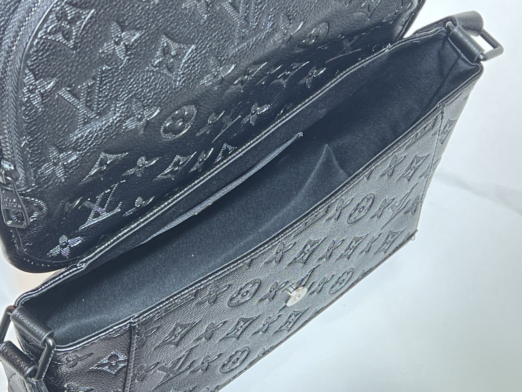 LOUIS VUITTON ルイヴィトン PULSE ショルダーバッグ M14874 M12636