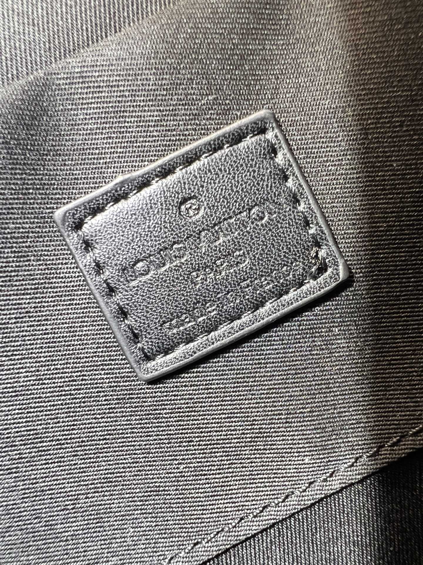 LOUIS VUITTON ルイヴィトン PULSE ショルダーバッグ M14874 M12636