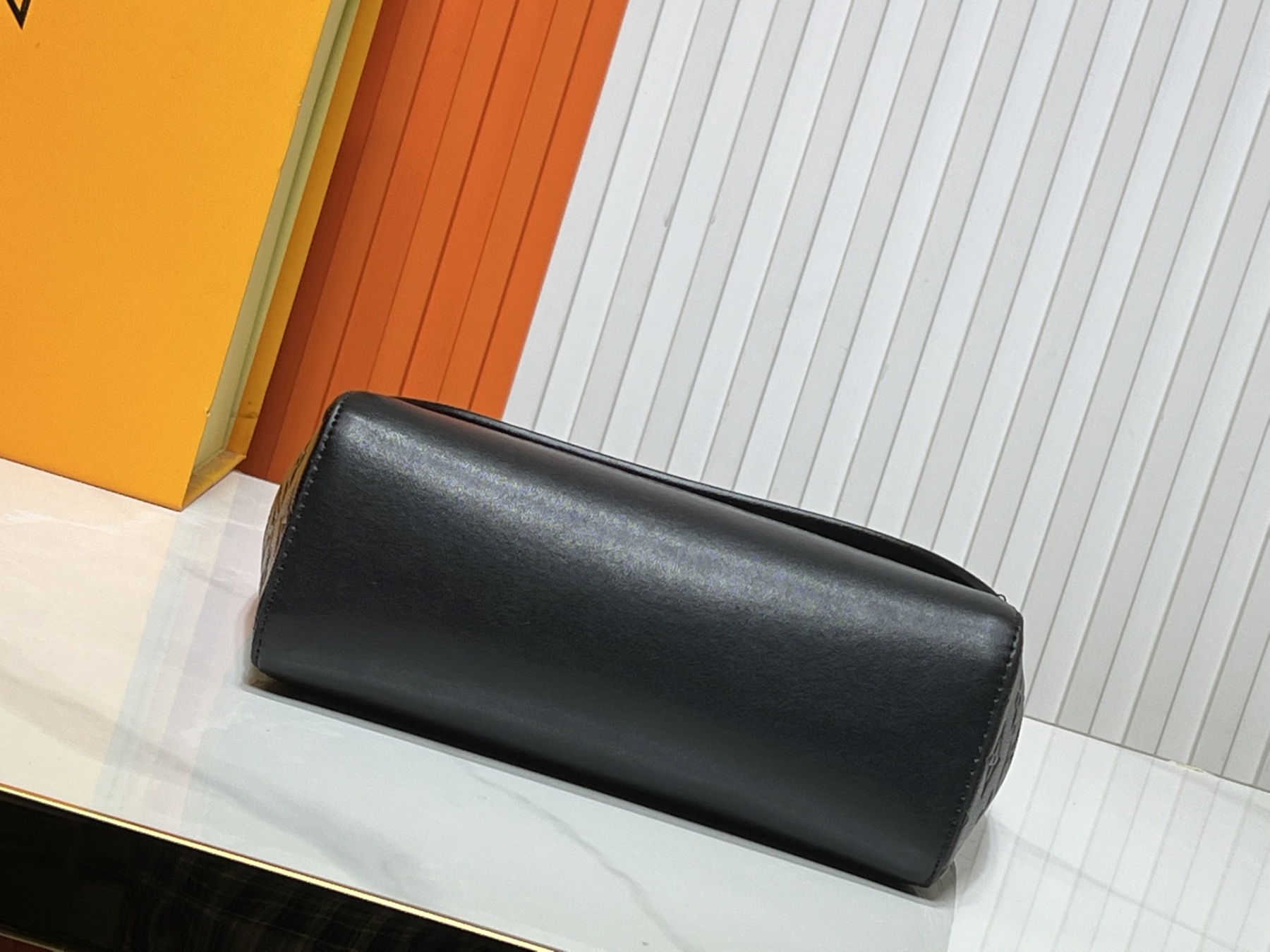 LOUIS VUITTON ルイヴィトン PULSE ショルダーバッグ M14874 M12636