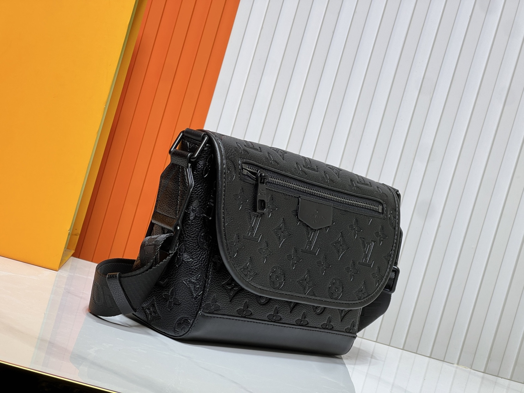 LOUIS VUITTON ルイヴィトン PULSE ショルダーバッグ M14874 M12636