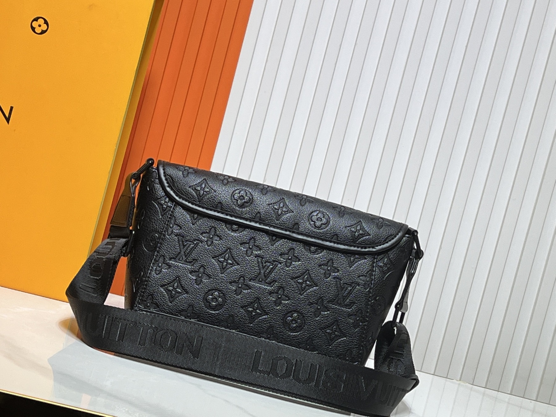 LOUIS VUITTON ルイヴィトン PULSE ショルダーバッグ M14874 M12636