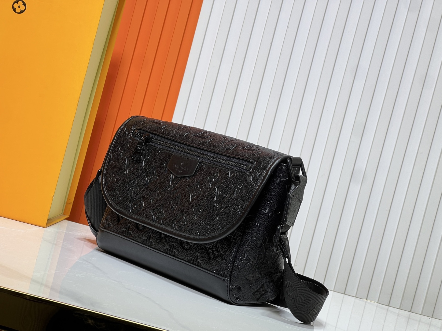 LOUIS VUITTON ルイヴィトン PULSE ショルダーバッグ M14874 M12636