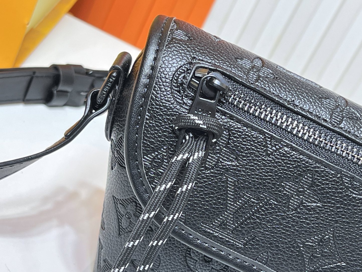 LOUIS VUITTON ルイヴィトン PULSE ショルダーバッグ M14874 M12636