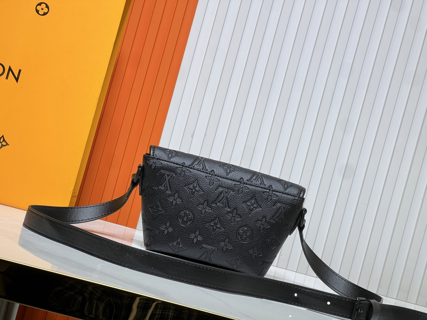 LOUIS VUITTON ルイヴィトン PULSE ショルダーバッグ M14874 M12636