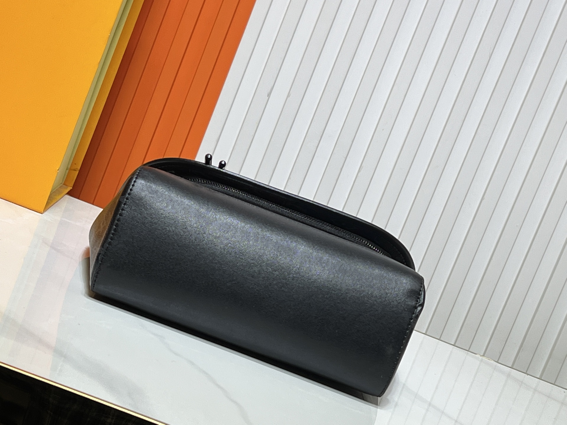 LOUIS VUITTON ルイヴィトン PULSE ショルダーバッグ M12681 M12806