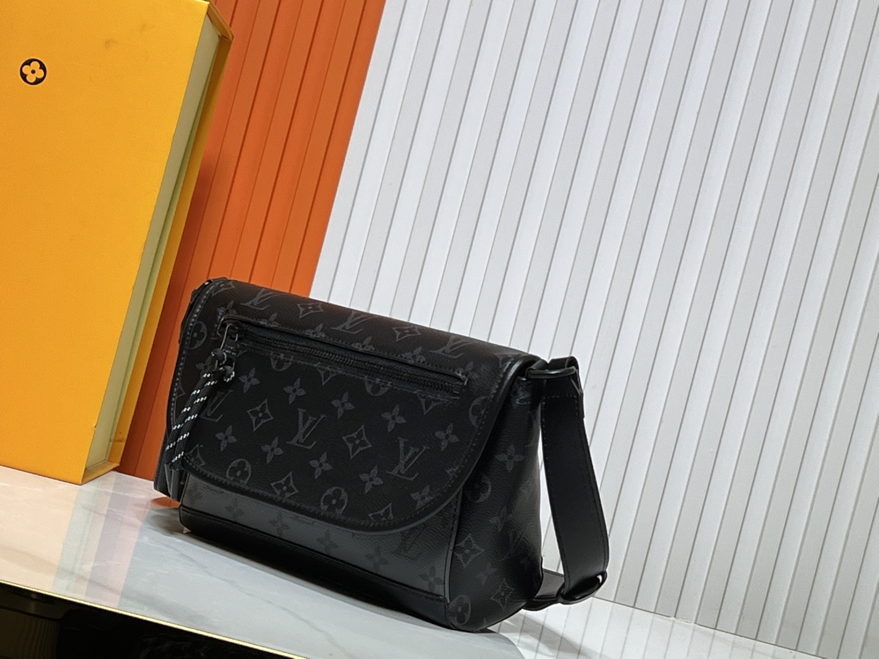 LOUIS VUITTON ルイヴィトン PULSE ショルダーバッグ M12681 M12806