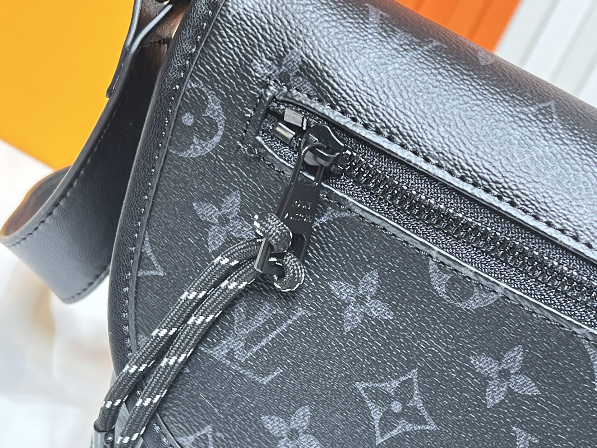 LOUIS VUITTON ルイヴィトン PULSE ショルダーバッグ M12681 M12806