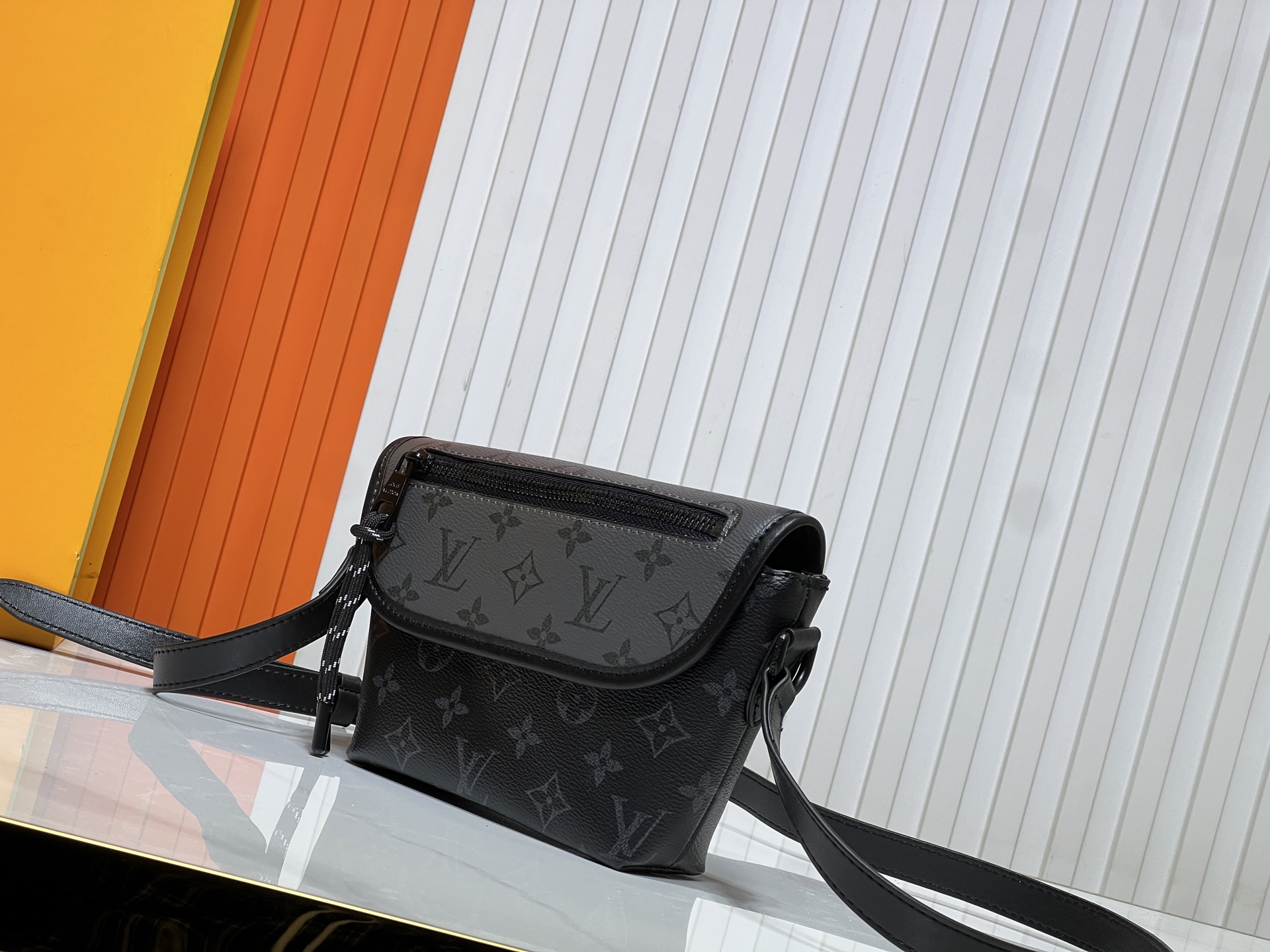 LOUIS VUITTON ルイヴィトン PULSE ショルダーバッグ M12681 M12806