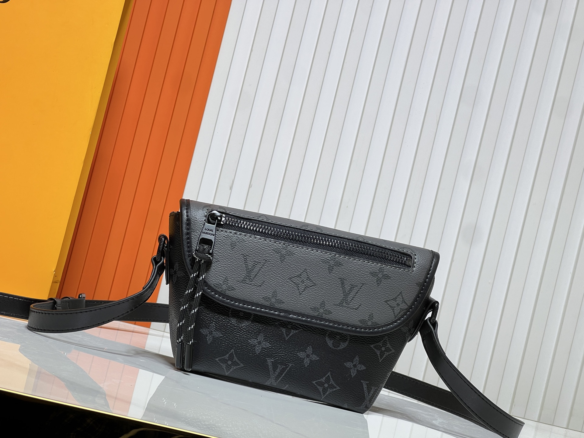 LOUIS VUITTON ルイヴィトン PULSE ショルダーバッグ M12681 M12806
