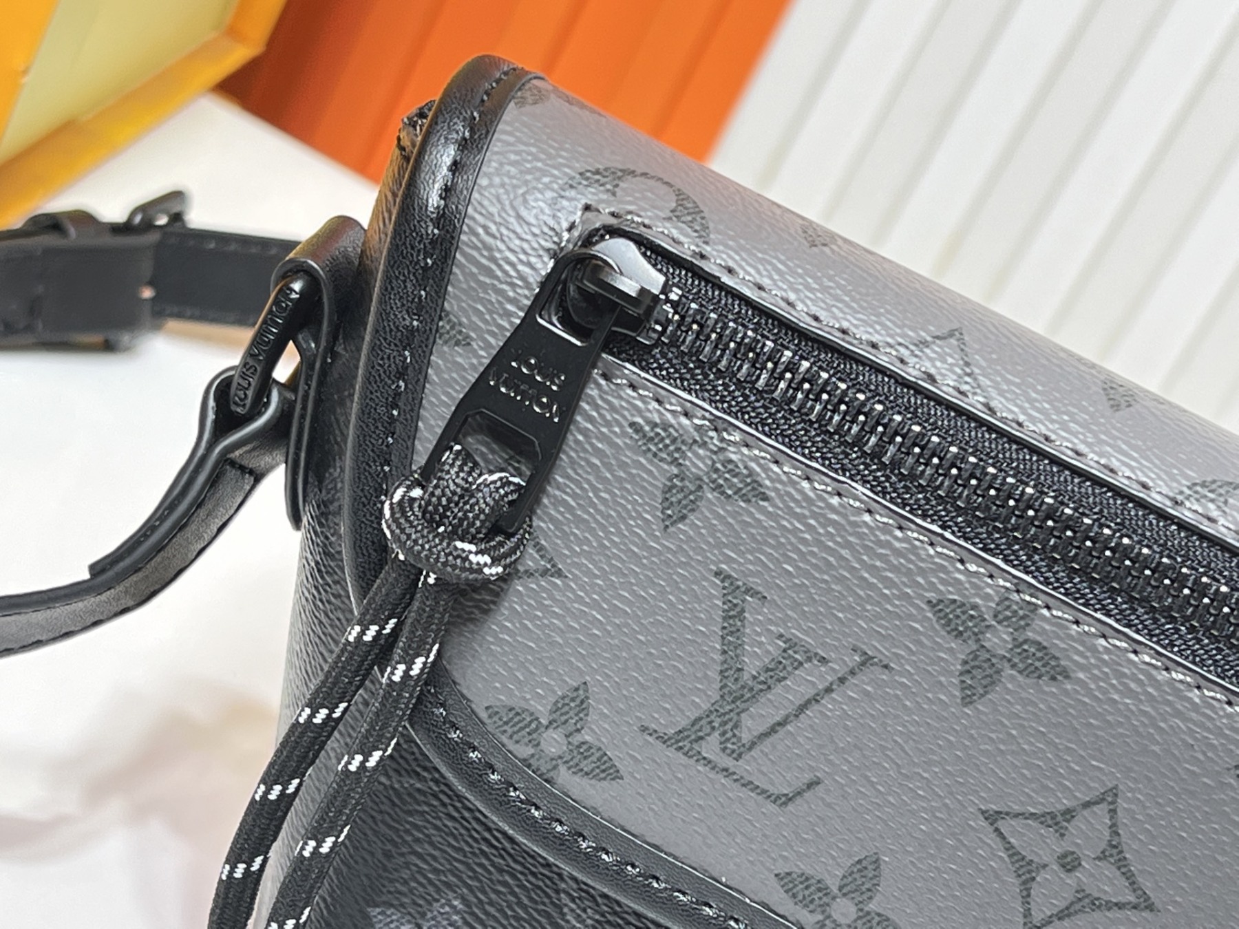LOUIS VUITTON ルイヴィトン PULSE ショルダーバッグ M12681 M12806