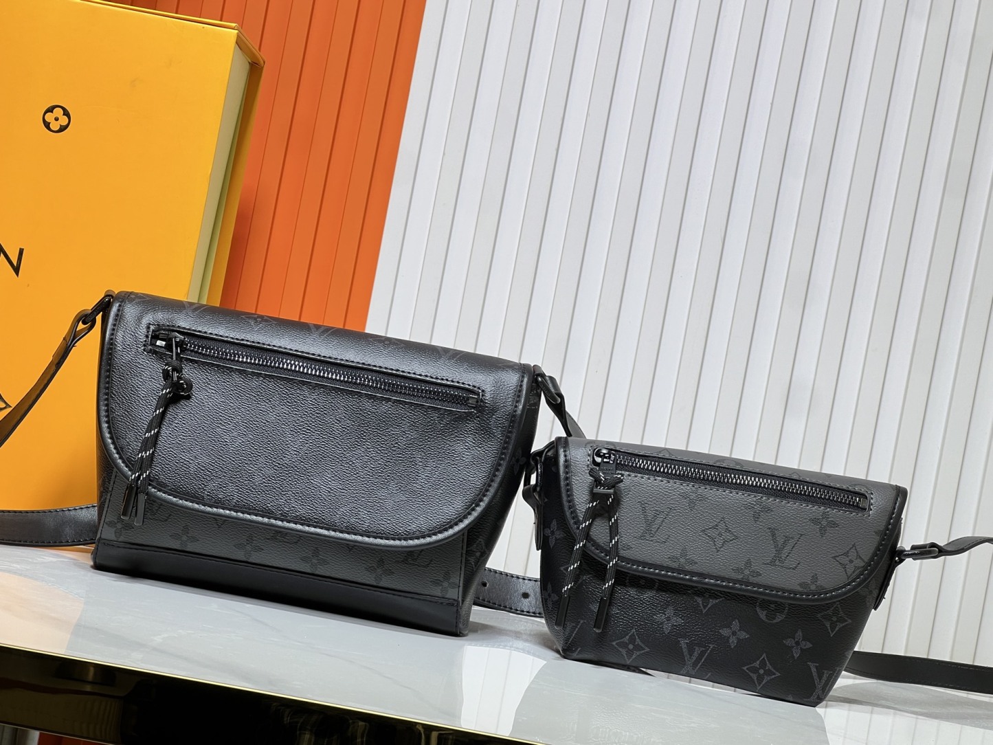 LOUIS VUITTON ルイヴィトン PULSE ショルダーバッグ M12681 M12806