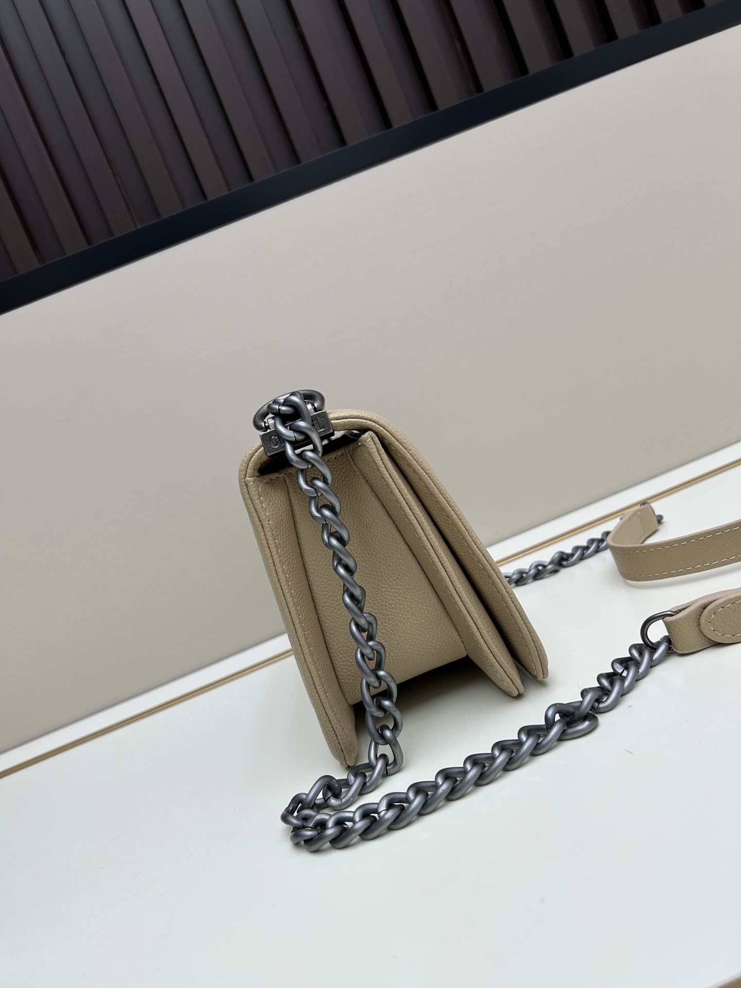 【CHANEL公式旗艦店】シャネル Leboy クロスボディバッグ