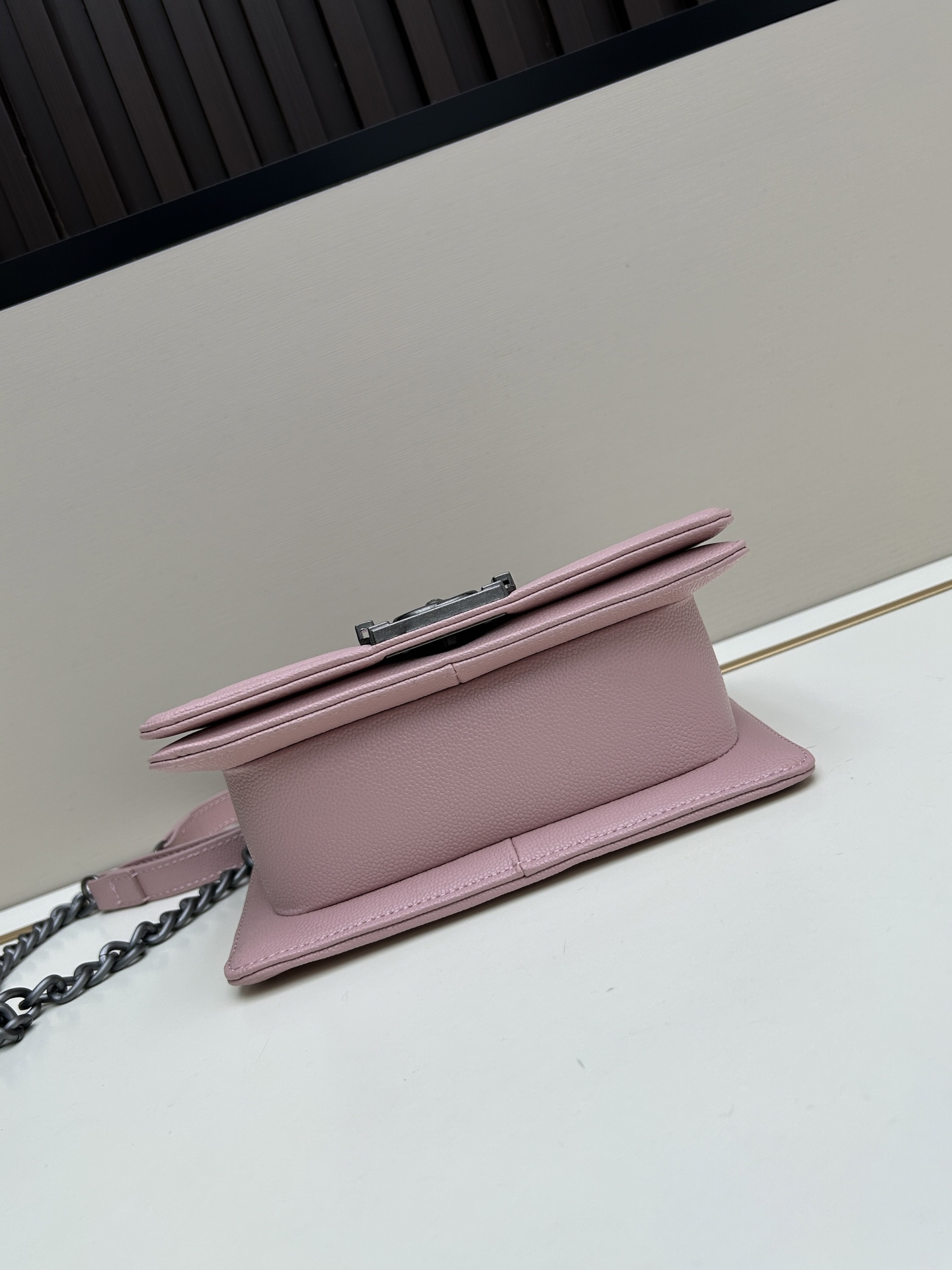 【CHANEL公式旗艦店】シャネル Leboy クロスボディバッグ