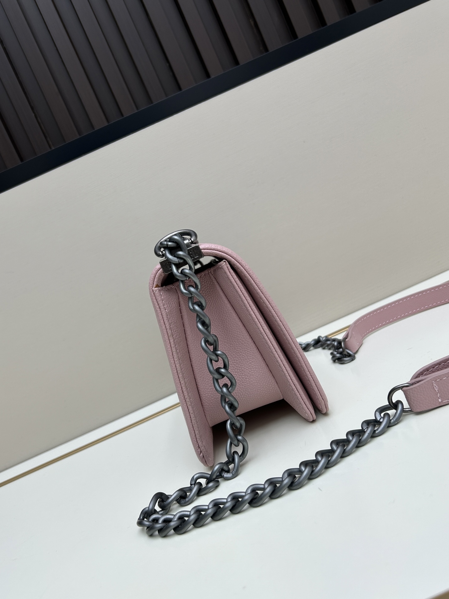 【CHANEL公式旗艦店】シャネル Leboy クロスボディバッグ