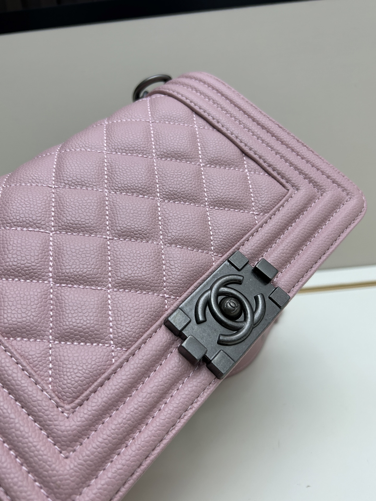 【CHANEL公式旗艦店】シャネル Leboy クロスボディバッグ