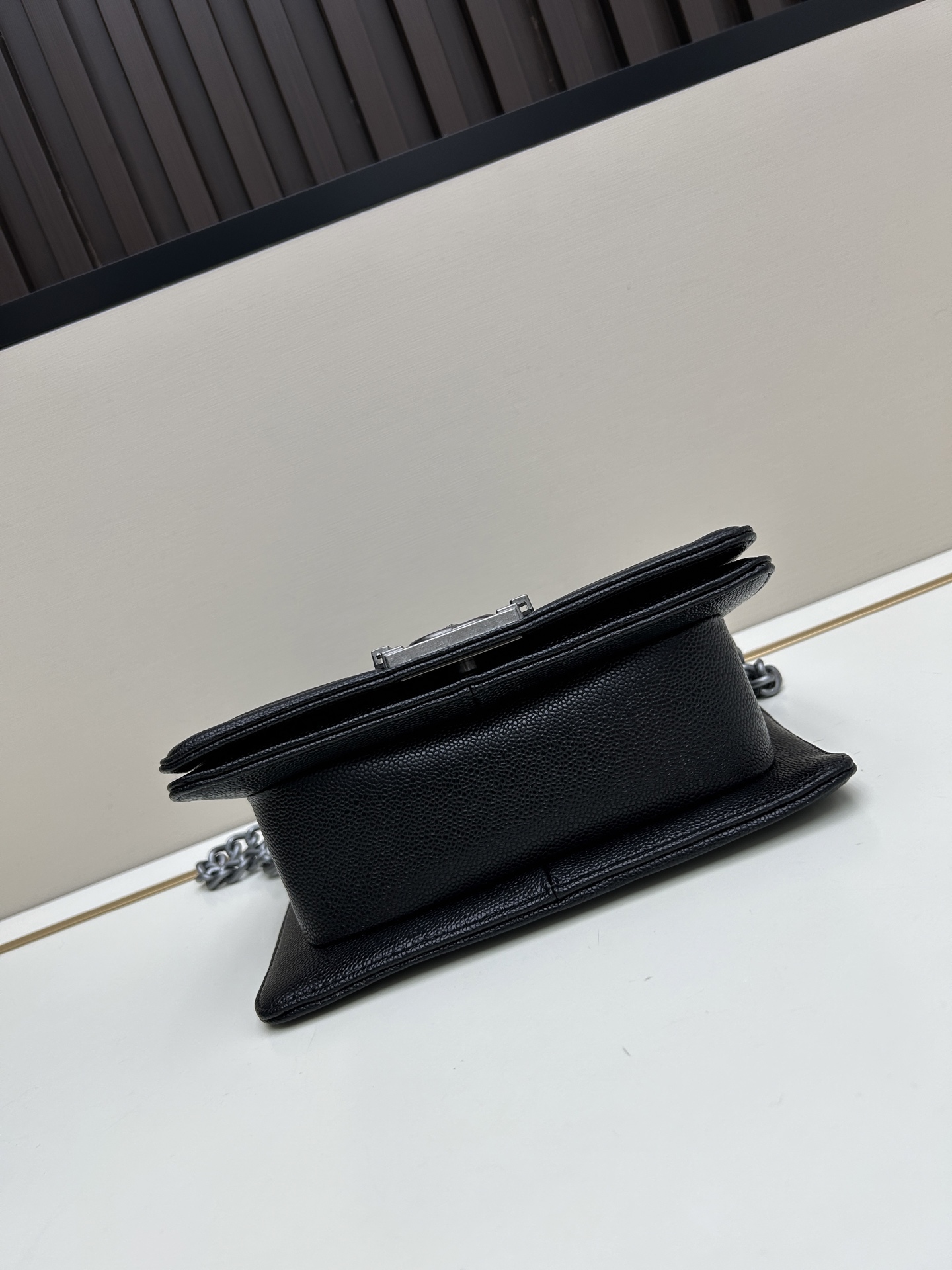 【CHANEL公式旗艦店】シャネル Leboy クロスボディバッグ