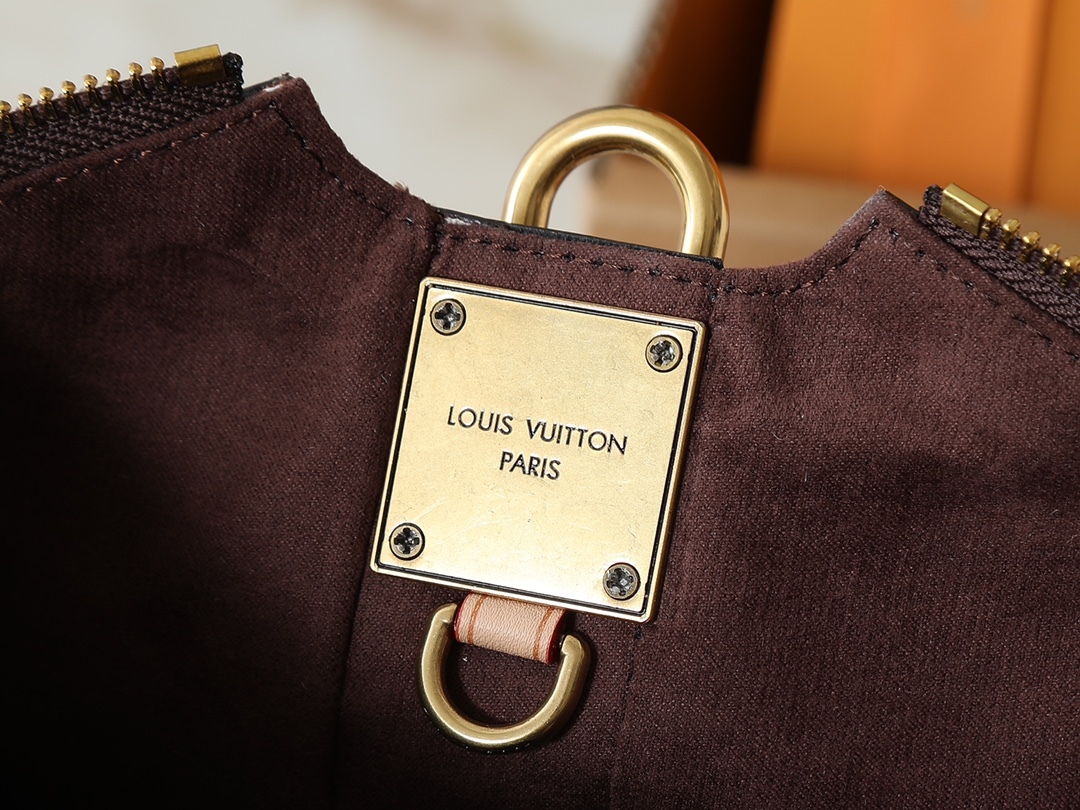 LOUIS VUITTON（ルイヴィトン）LOW KEY COOKIE M14642