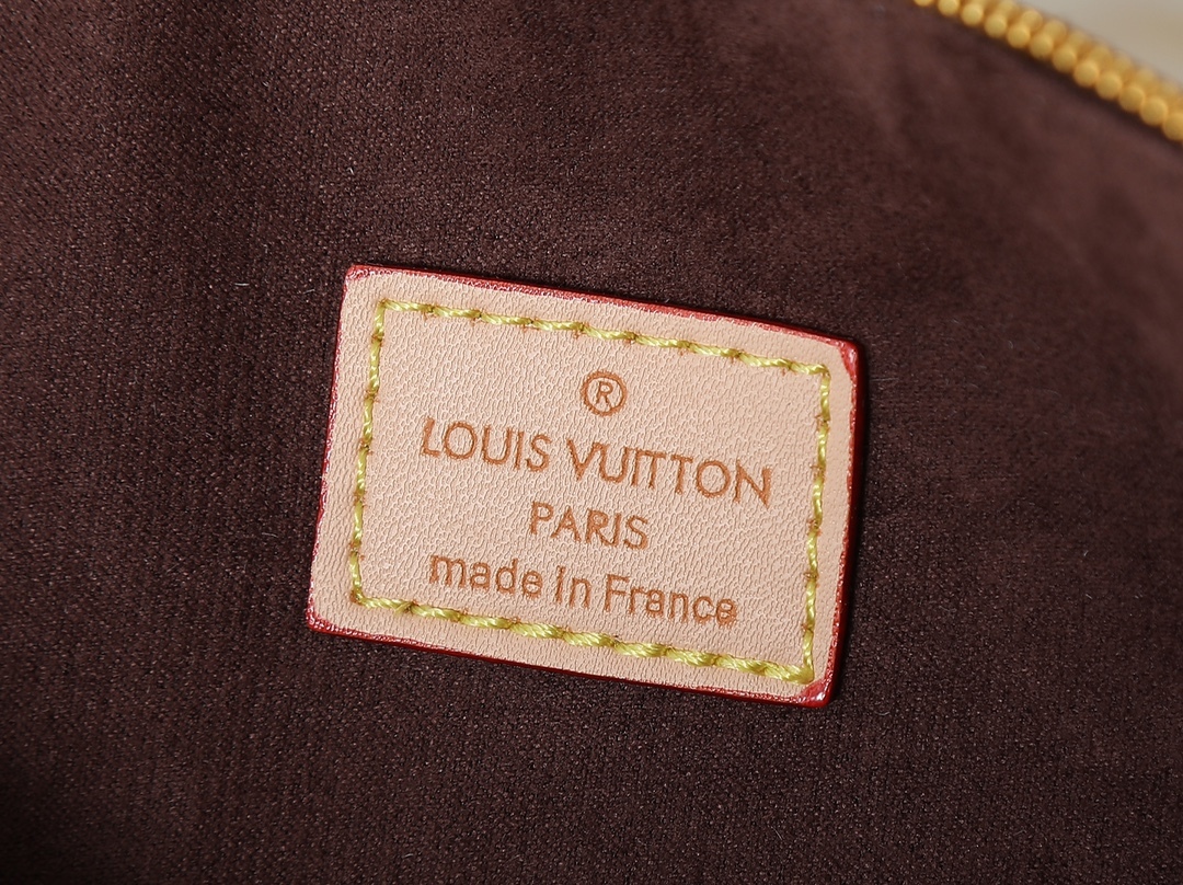 LOUIS VUITTON（ルイヴィトン）LOW KEY COOKIE M14642