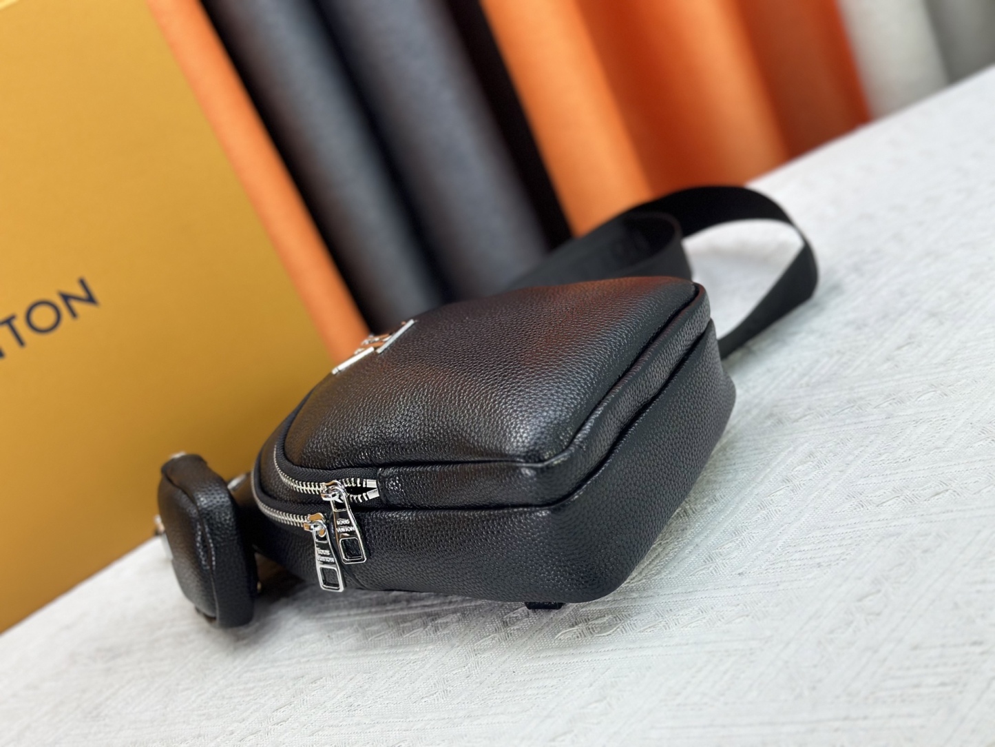 LOUIS VUITTON（ルイヴィトン）LV チェストバッグ M46344