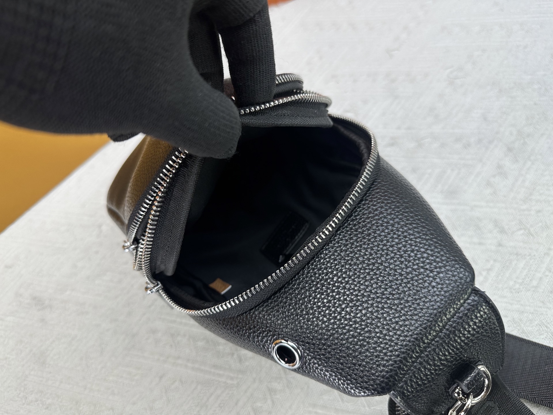 LOUIS VUITTON（ルイヴィトン）LV チェストバッグ M46344