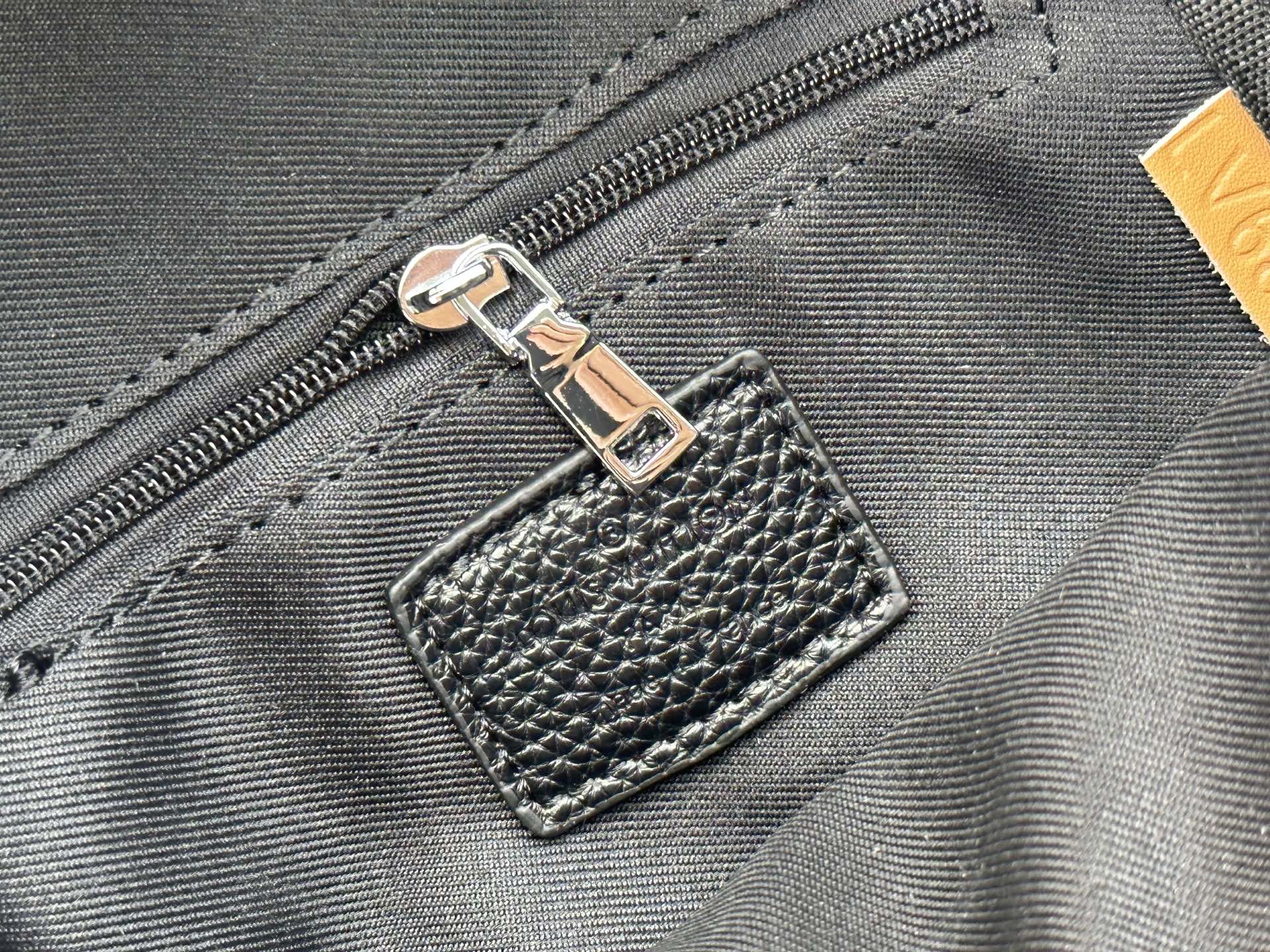 LOUIS VUITTON（ルイヴィトン）LV チェストバッグ M46344
