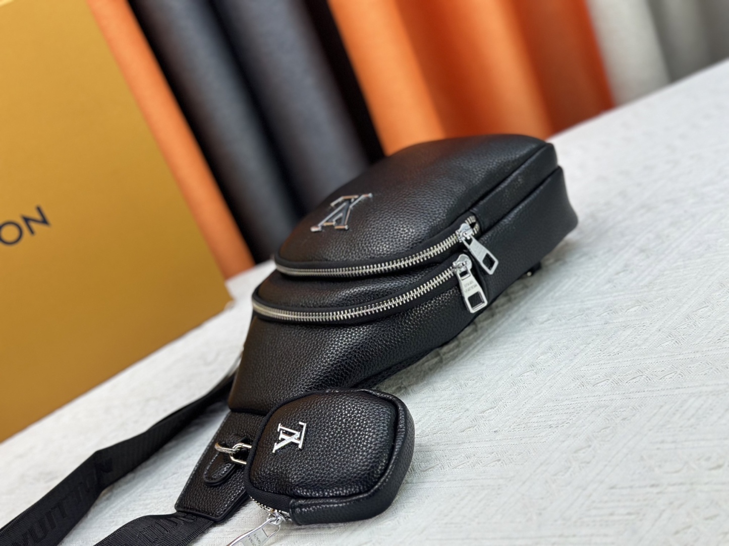 LOUIS VUITTON（ルイヴィトン）LV チェストバッグ M46344