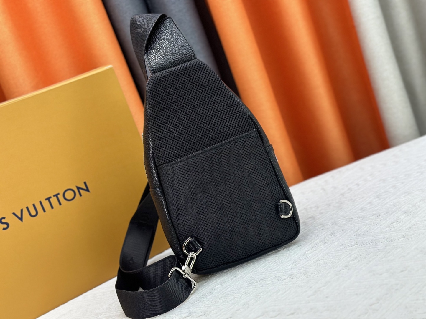 LOUIS VUITTON（ルイヴィトン）LV チェストバッグ M46344