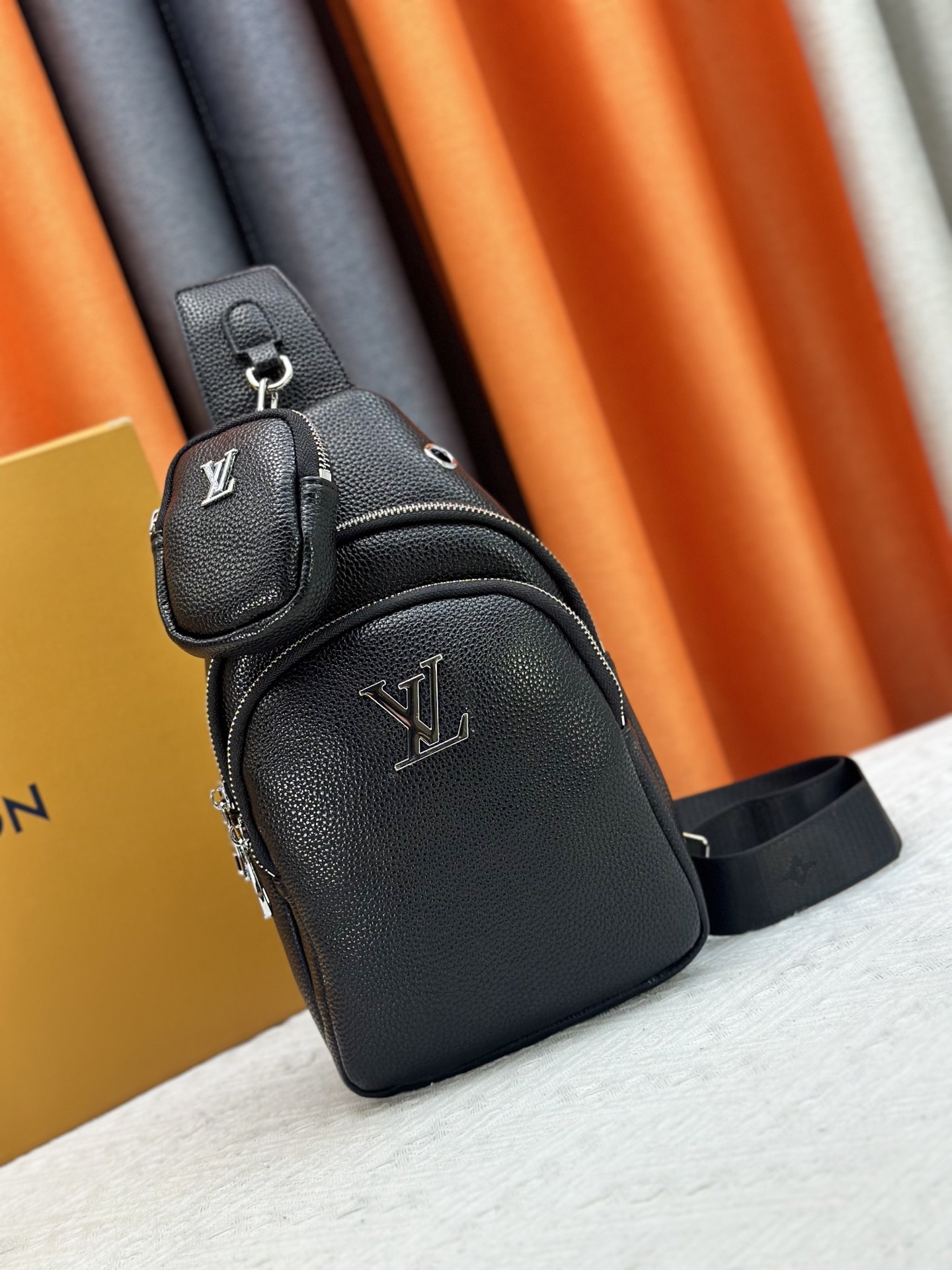 LOUIS VUITTON（ルイヴィトン）LV チェストバッグ M46344
