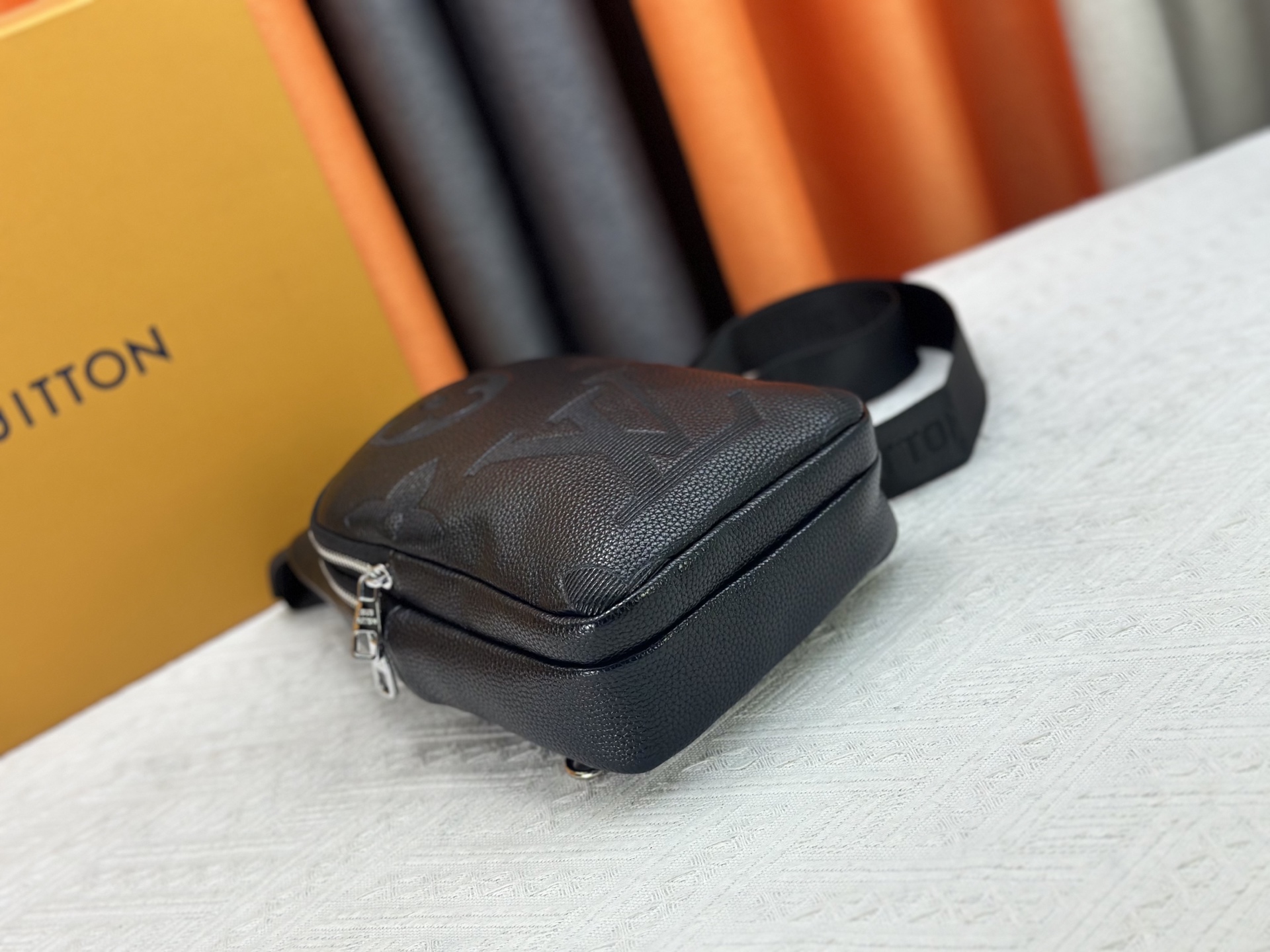 LOUIS VUITTON（ルイヴィトン）LV チェストバッグ M46344