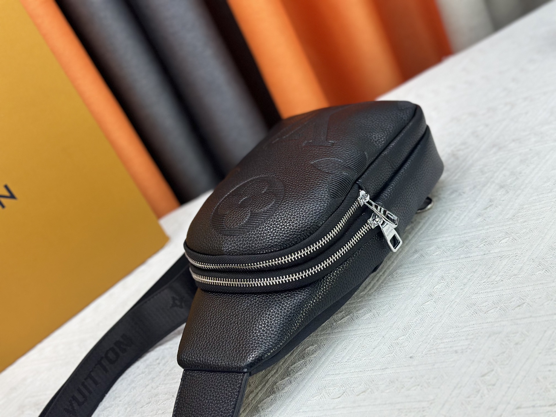 LOUIS VUITTON（ルイヴィトン）LV チェストバッグ M46344
