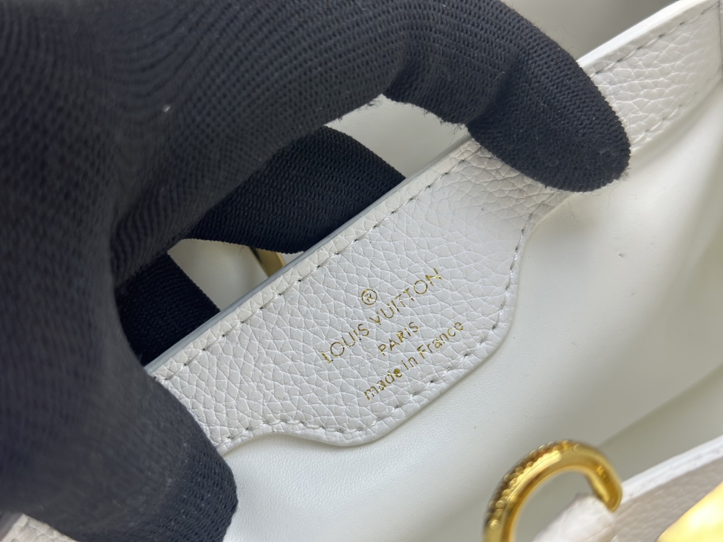 LOUIS VUITTON（ルイヴィトン）CAPUCINES ハンドバッグ M59939 M94519