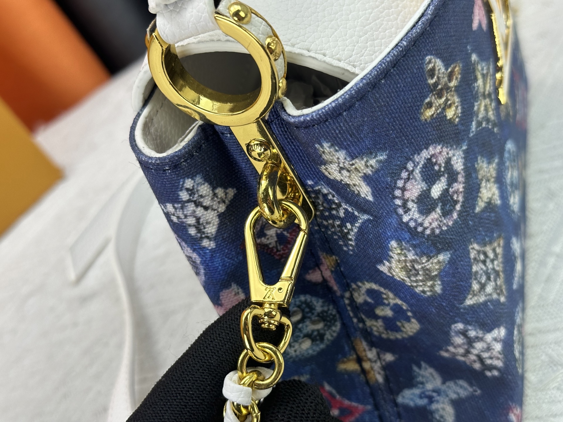 LOUIS VUITTON（ルイヴィトン）CAPUCINES ハンドバッグ M59939 M94519