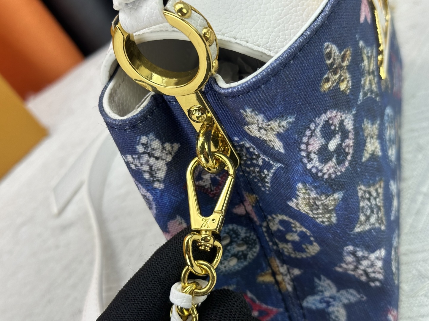 LOUIS VUITTON（ルイヴィトン）CAPUCINES ハンドバッグ M59939 M94519