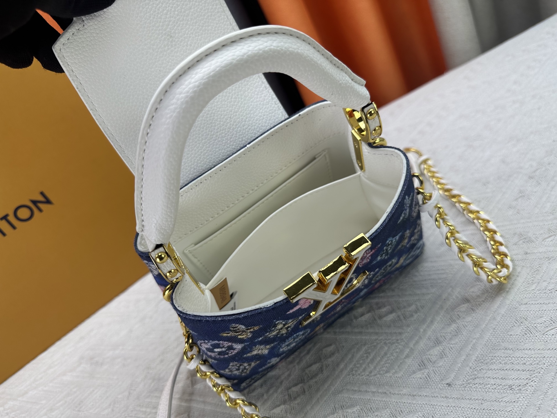LOUIS VUITTON（ルイヴィトン）CAPUCINES ハンドバッグ M59939 M94519
